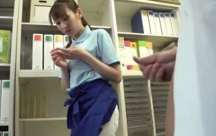 Anh nhân viên văn phòng nắng cực trước em lao công trẻ mông to