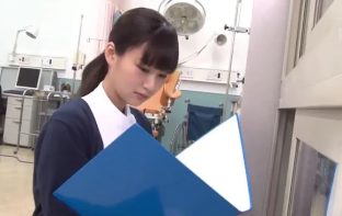 Bí mật xấu xa bên trong gương mặt nữ y tá ngây thơ