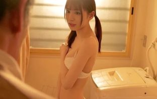 Bố dượng thèm khát đứa con gái riêng của vợ ở tuổi trưởng thành