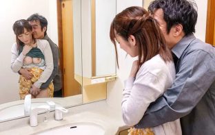Bố Gã chồng phát hiện vợ của con trai ngoan hiền lại thường xuyên tự sướng khi làm việc nhà