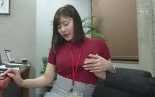 Cấp trên nữ bình thường khó khăn nhưng khi tăng ca cô ấy thật dễ thương