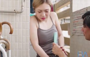 Cậu con trai vô sinh, bố Gã chồng an ủi rồi giúp vợ của con trai có thai