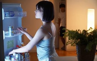 Chị bà xã cãi nhau với Gã chồng đến nhà bạn gái ở rồi địt luôn Ông xã em gái