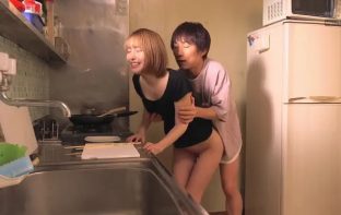 Chị dâu mất nết về quê chơi rồi làm tình với cậu em chồng
