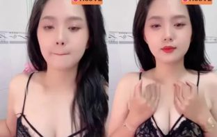 Cô bạn gái răng khểnh khoe củ khoải tròn trắng