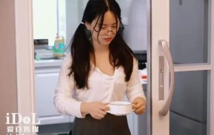 Con gái về quê ăn tết bị bố dượng địt vì càng lớn càng ngon