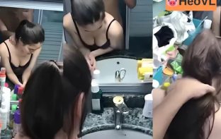 Đang make up thì anh bồ vào doggy