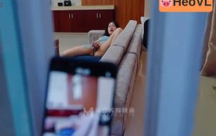 Đột nhập quan hệ em nhà kề bên đang thủ dâm
