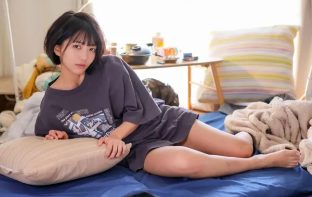 Em hotgirl cạnh nhà cô đơn tìm đến tôi như một người người yêu qua đường