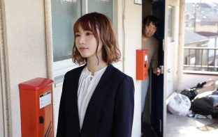 Gã nhà cạnh bên biến thái thường xuyên nghe tiếng rên của đôi bà xã Chồng yêu trẻ cạnh bên