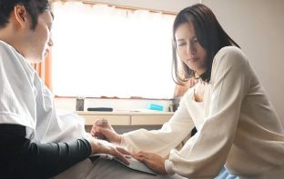 Má kế trẻ giúp đỡ khi nhìn thấy con trai thủ dâm