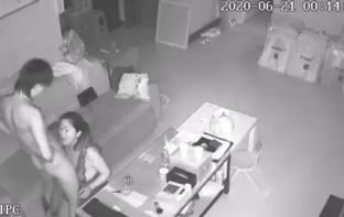 Quay lén 2 bạn trẻ tại nhà riêng