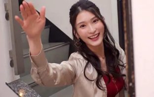 Suzu honjou tìm kiếm bất cứ người đàn ông nào ở công ty cho cô bú