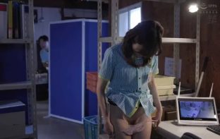 Tự sướng khi trực ca đêm bị anh cấp trên vô tình phát hiện