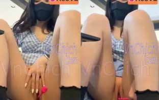 Vạch bướm call video với bạn trai trong quán coffee