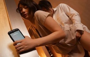 Vợ đi họp lớp rồi làm tình với nyc mặc cho chồng ở nhà chờ