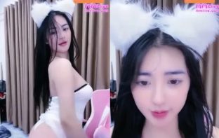 Xem gái xinh mông to lắc mông cực nứng